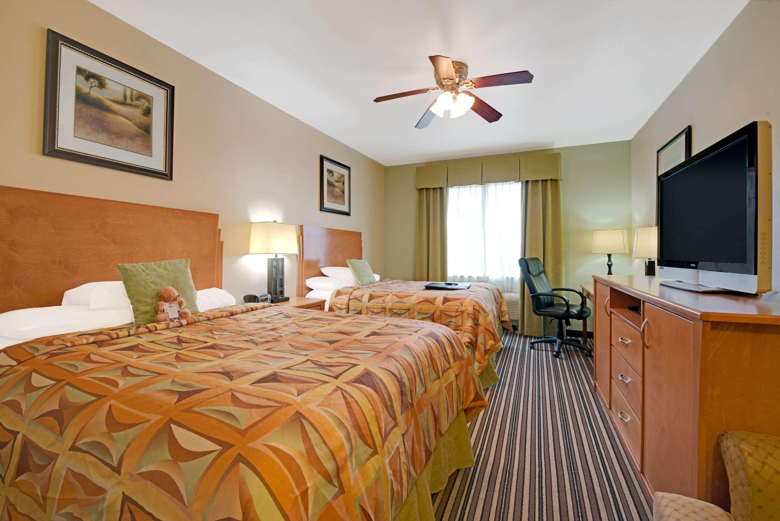 Hotel Super 8 By Wyndham Austin/airport North