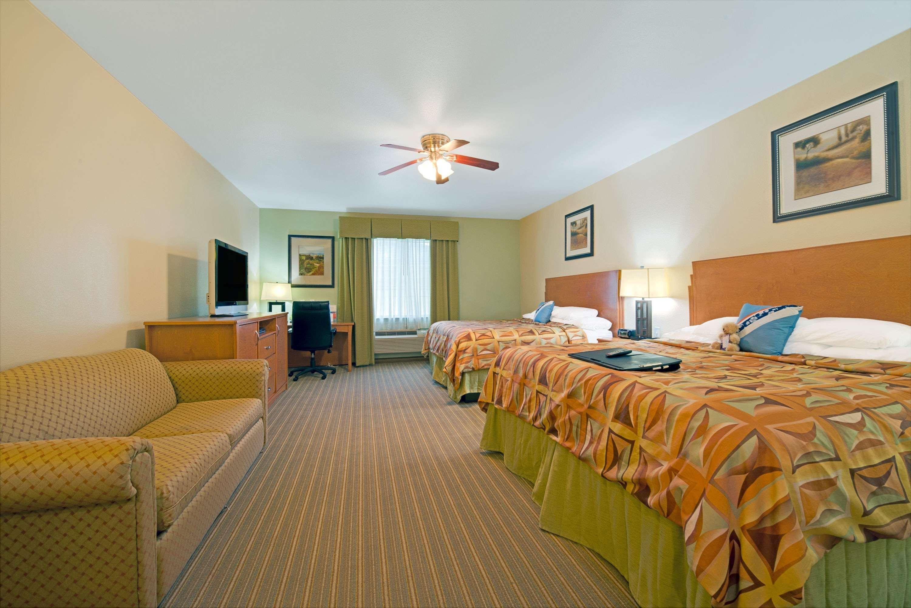 Super 8 By Wyndham Austin/airport North Hotel 2*