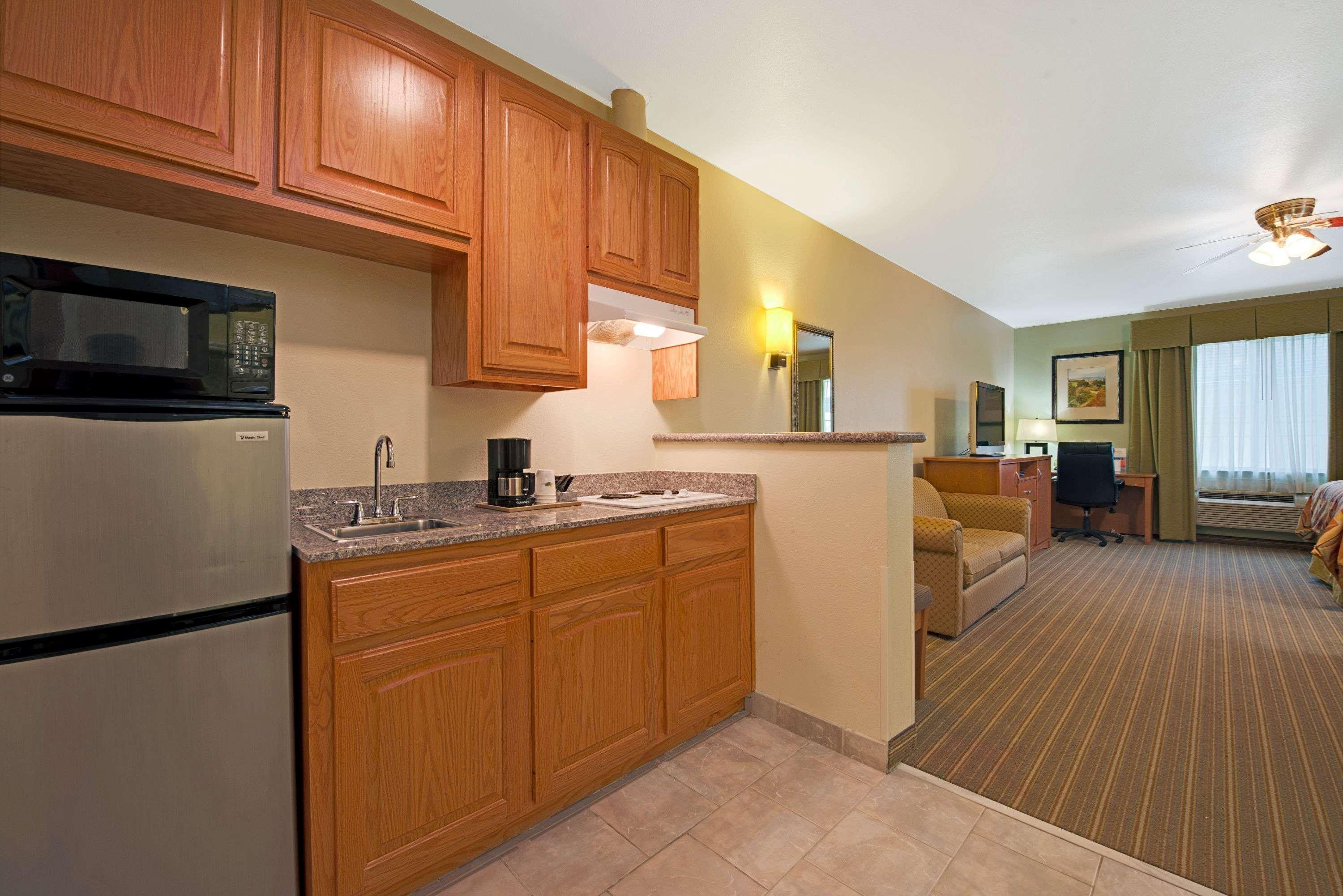 Super 8 By Wyndham Austin/airport North Austin