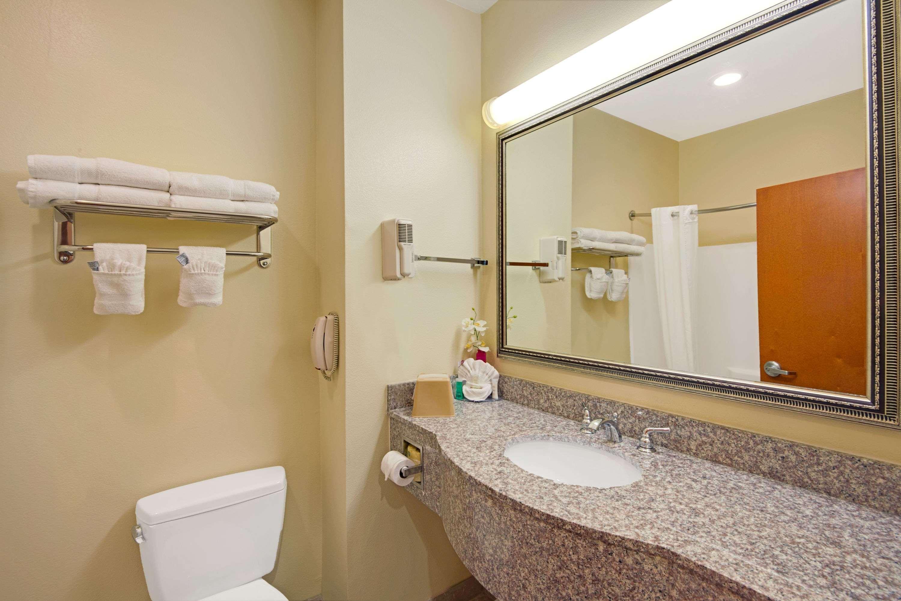 Hotel Super 8 By Wyndham Austin/airport North
