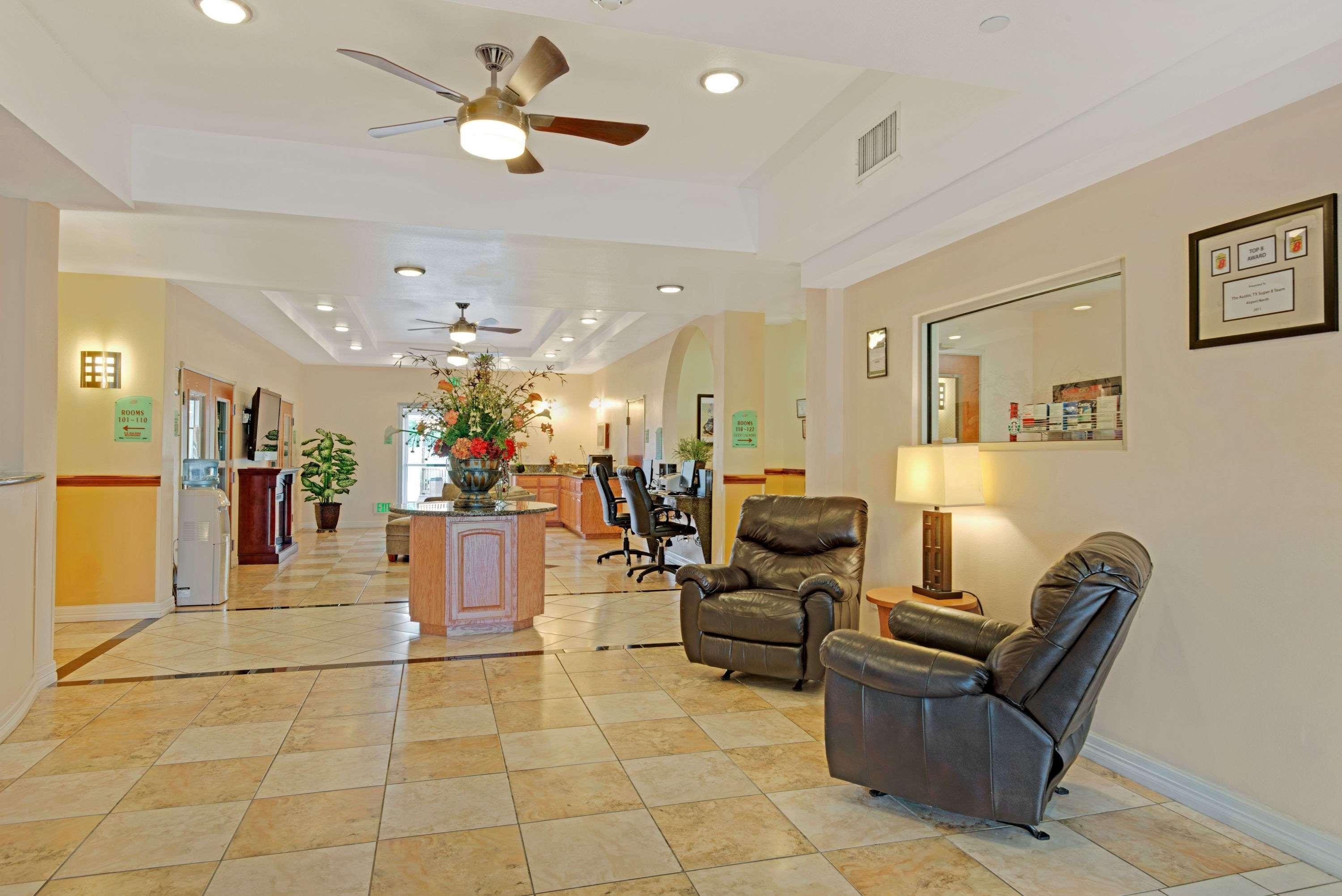 Hotel Super 8 By Wyndham Austin/airport North Austin
