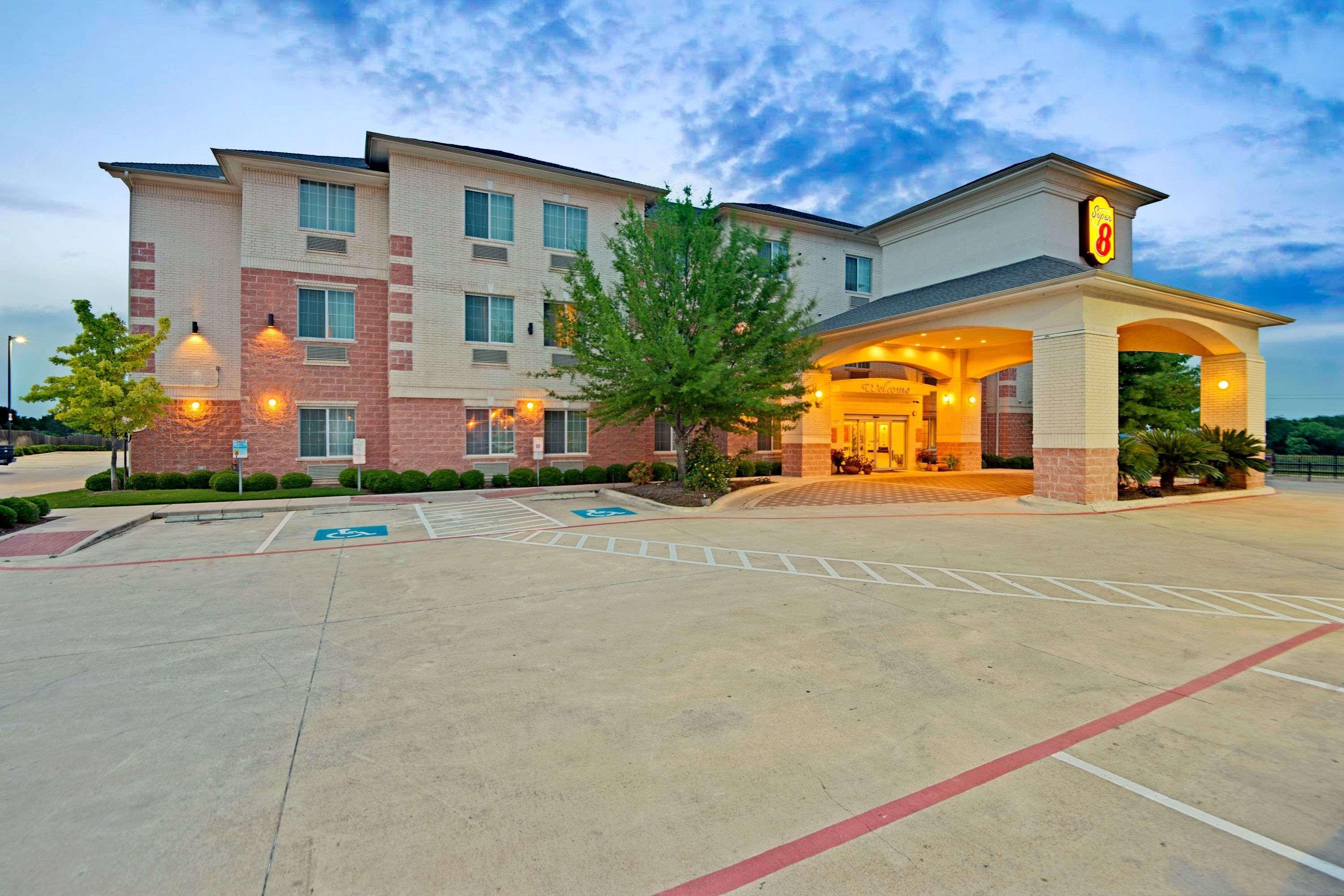 Super 8 By Wyndham Austin/airport North 2*