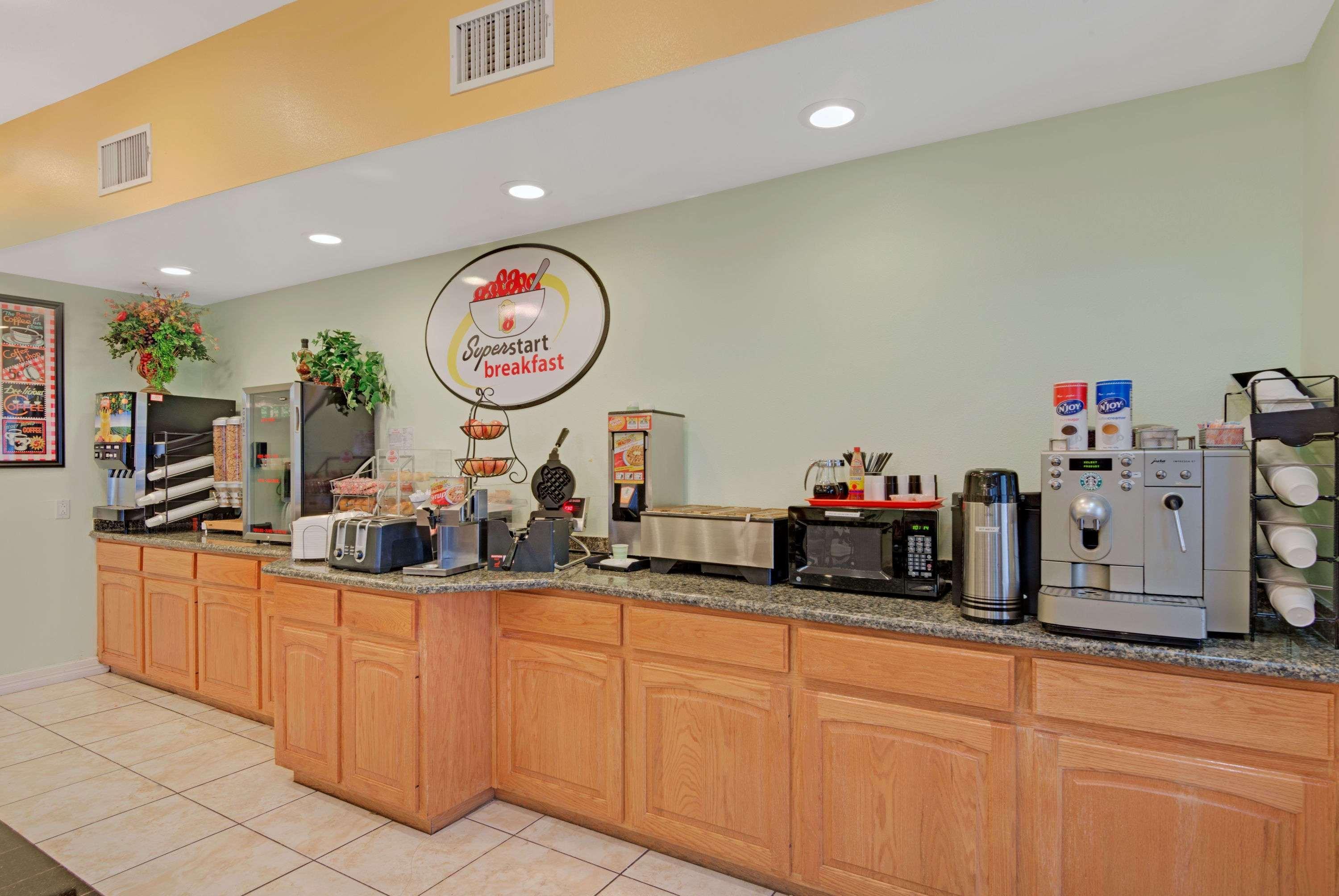Super 8 By Wyndham Austin/airport North 2* Austin