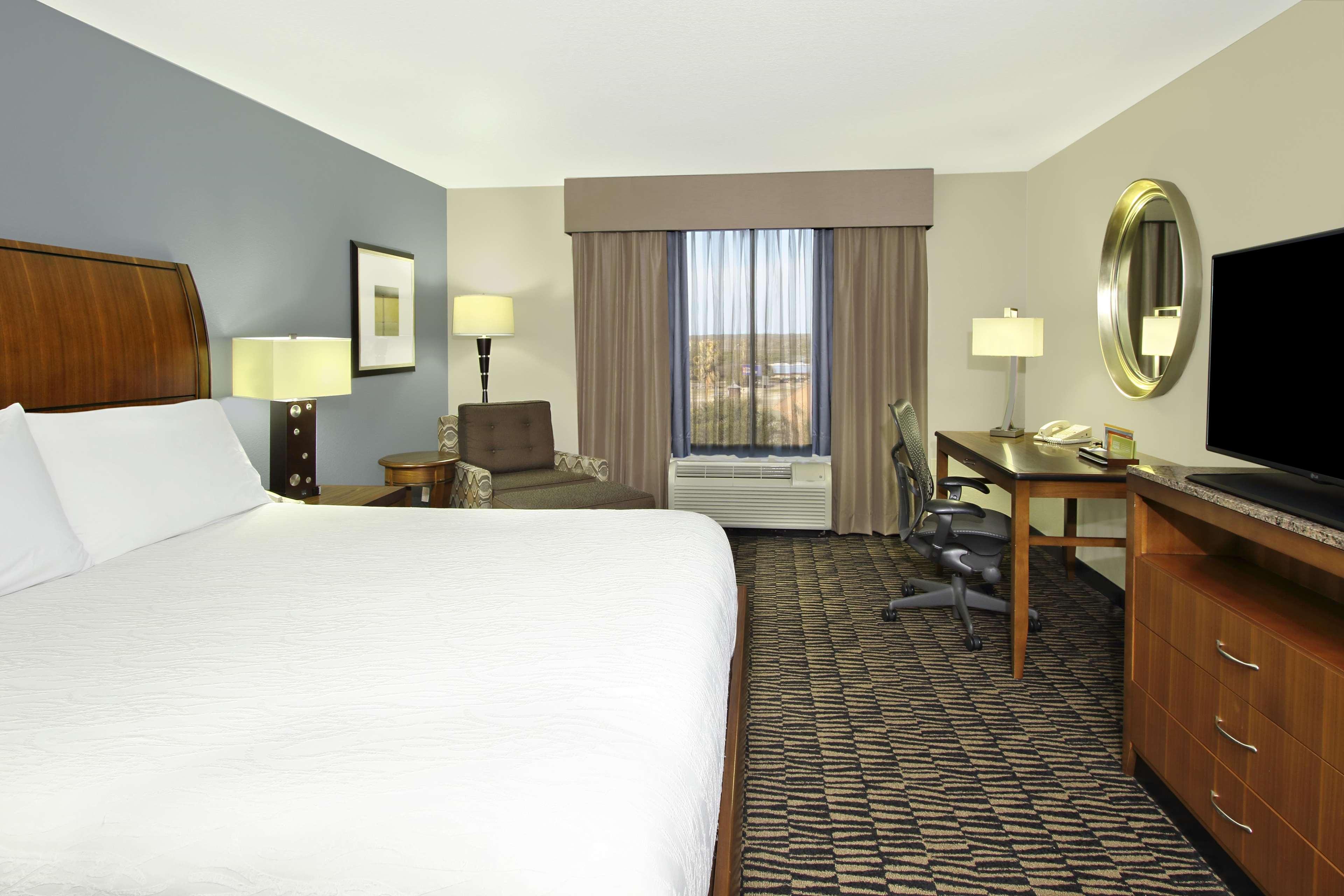 Hilton Garden Northwest/arboretum 3*
