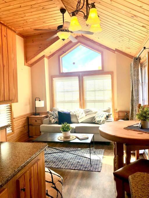 The Armadillo - At Rim Rock Holiday home *