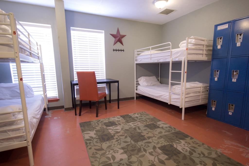 Hostel Hi - *