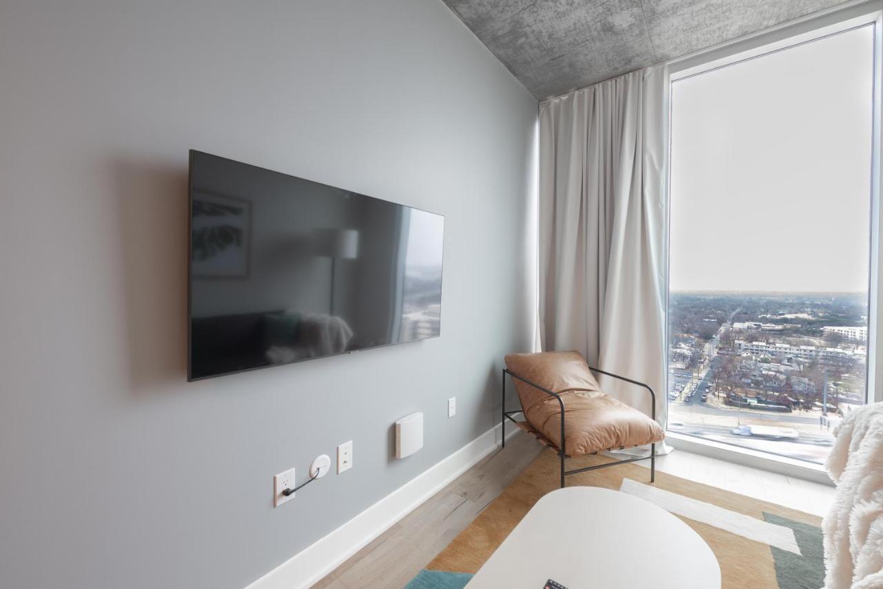 Aparthotel Upscale Rainey St Homes - Peloton, Gym, Rooftop Pool, Wifi Included *