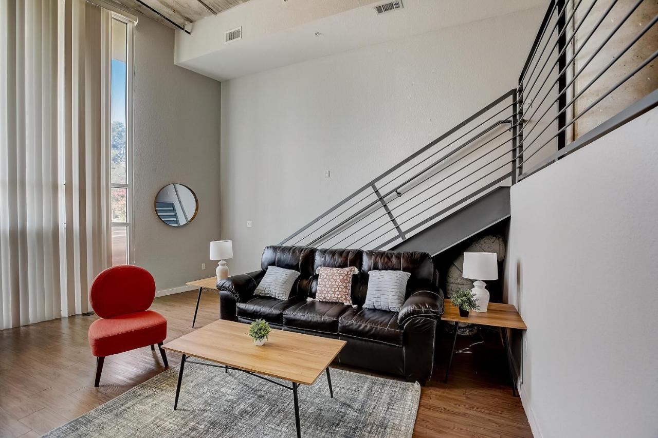 Frontdesk Pointe On Rio Apts West Campus * Austin