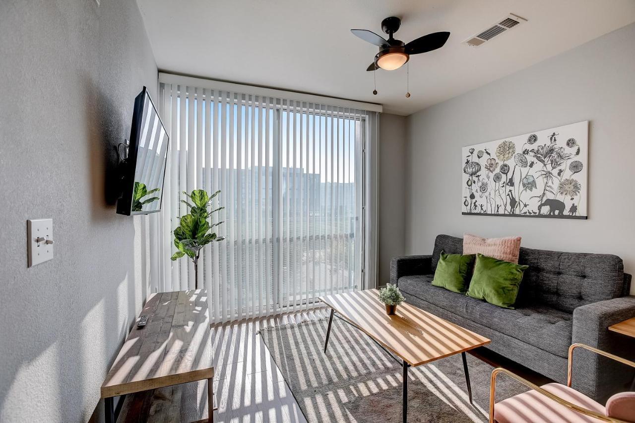 Frontdesk Pointe On Rio Apts West Campus Apartment *