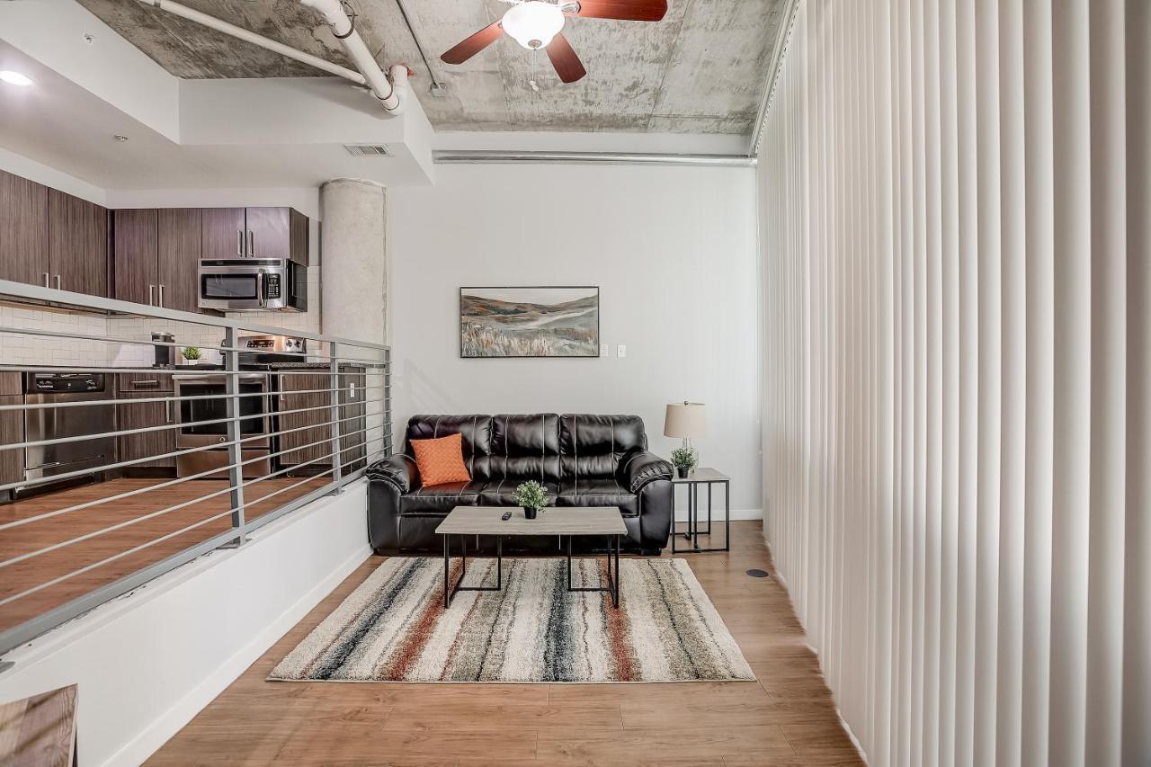Frontdesk Pointe On Rio Apts West Campus Apartment Austin