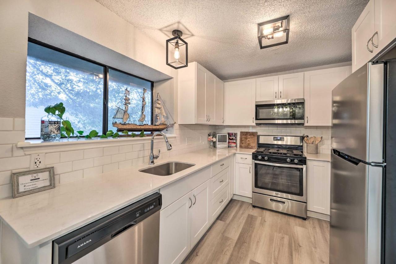 Holiday home Gorgeous Getaway With Fire Pit About 8 Mi To Dtwn Austin