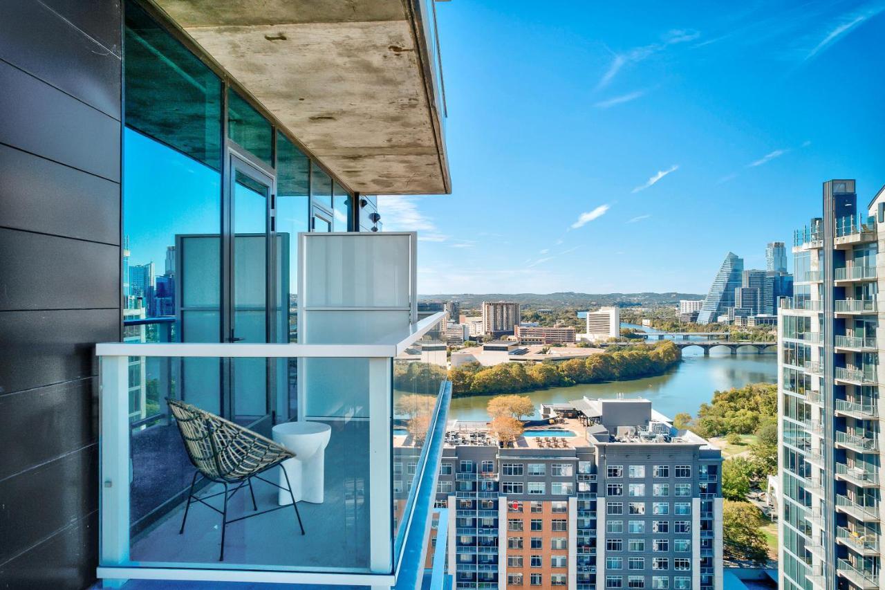 Upscale Rainey St Homes - Peloton, Gym, Rooftop Pool, Wifi Included * Austin