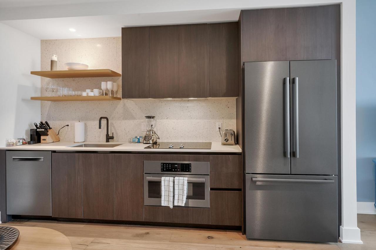 Upscale Rainey St Homes - Peloton, Gym, Rooftop Pool, Wifi Included