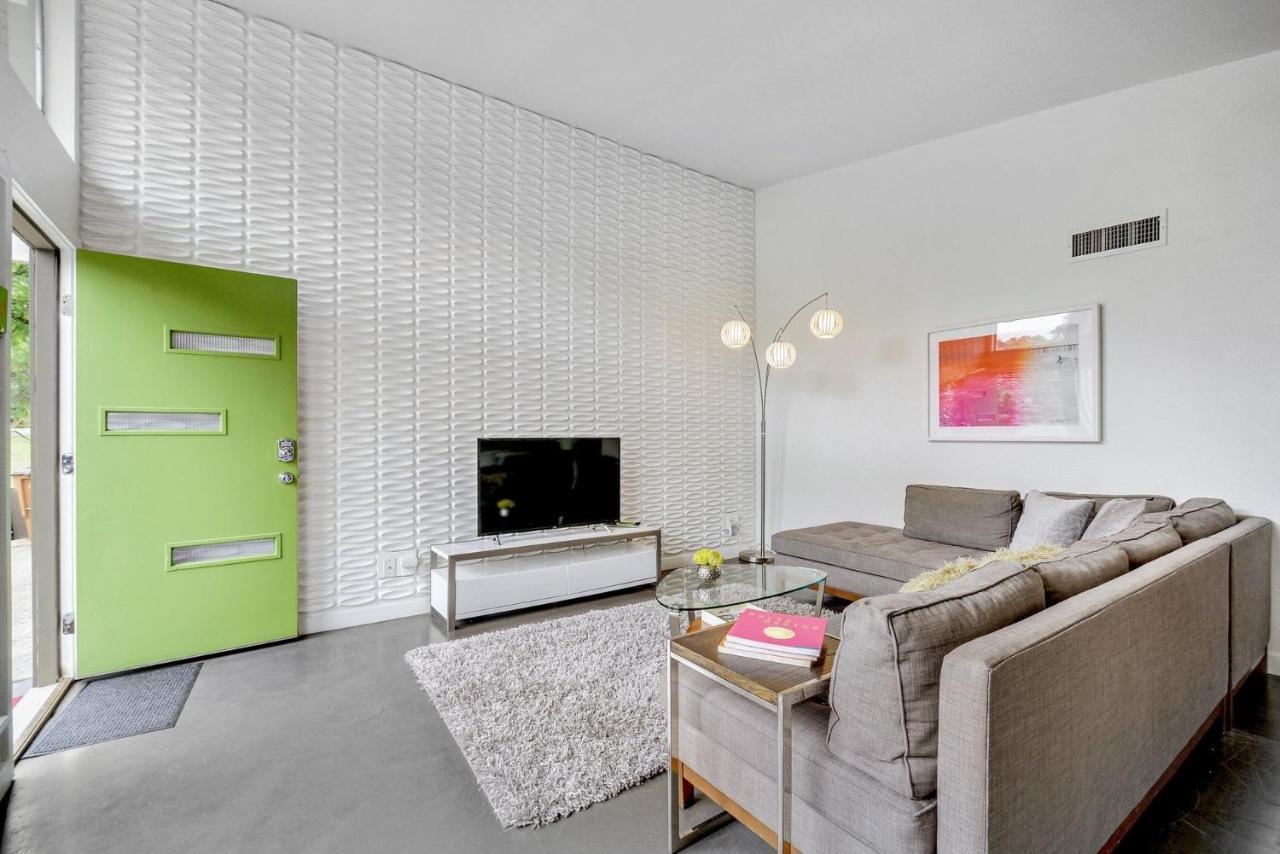 Quiet Mid Century Modern Retreat With Patio And Yard By Lodgewell Holiday home