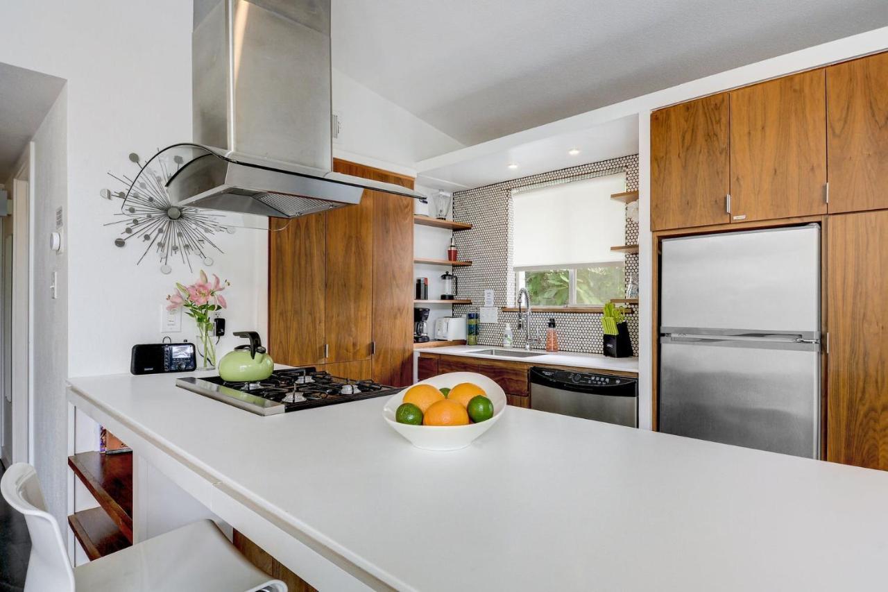 Holiday home Quiet Mid Century Modern Retreat With Patio And Yard By Lodgewell