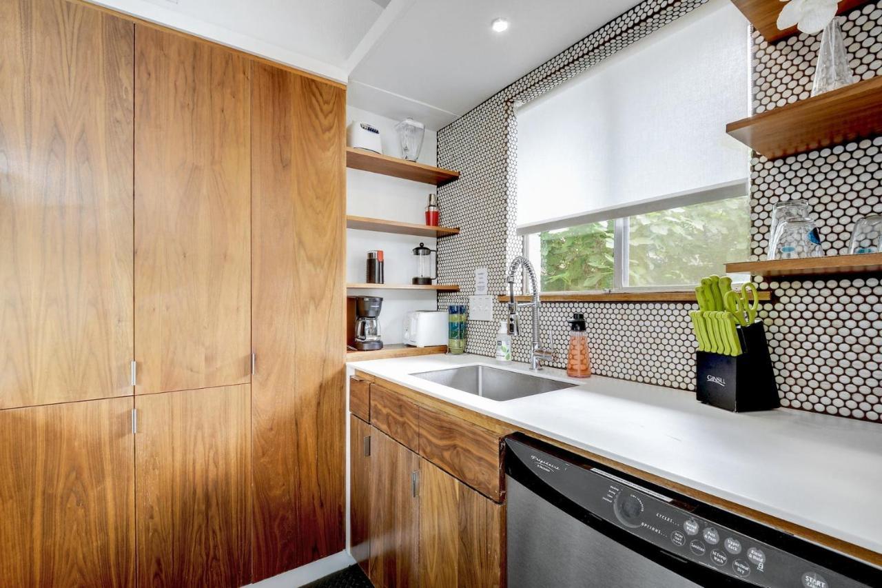 Quiet Mid Century Modern Retreat With Patio And Yard By Lodgewell *