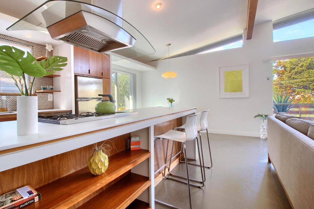 Holiday home Quiet Mid Century Modern Retreat With Patio And Yard By Lodgewell *