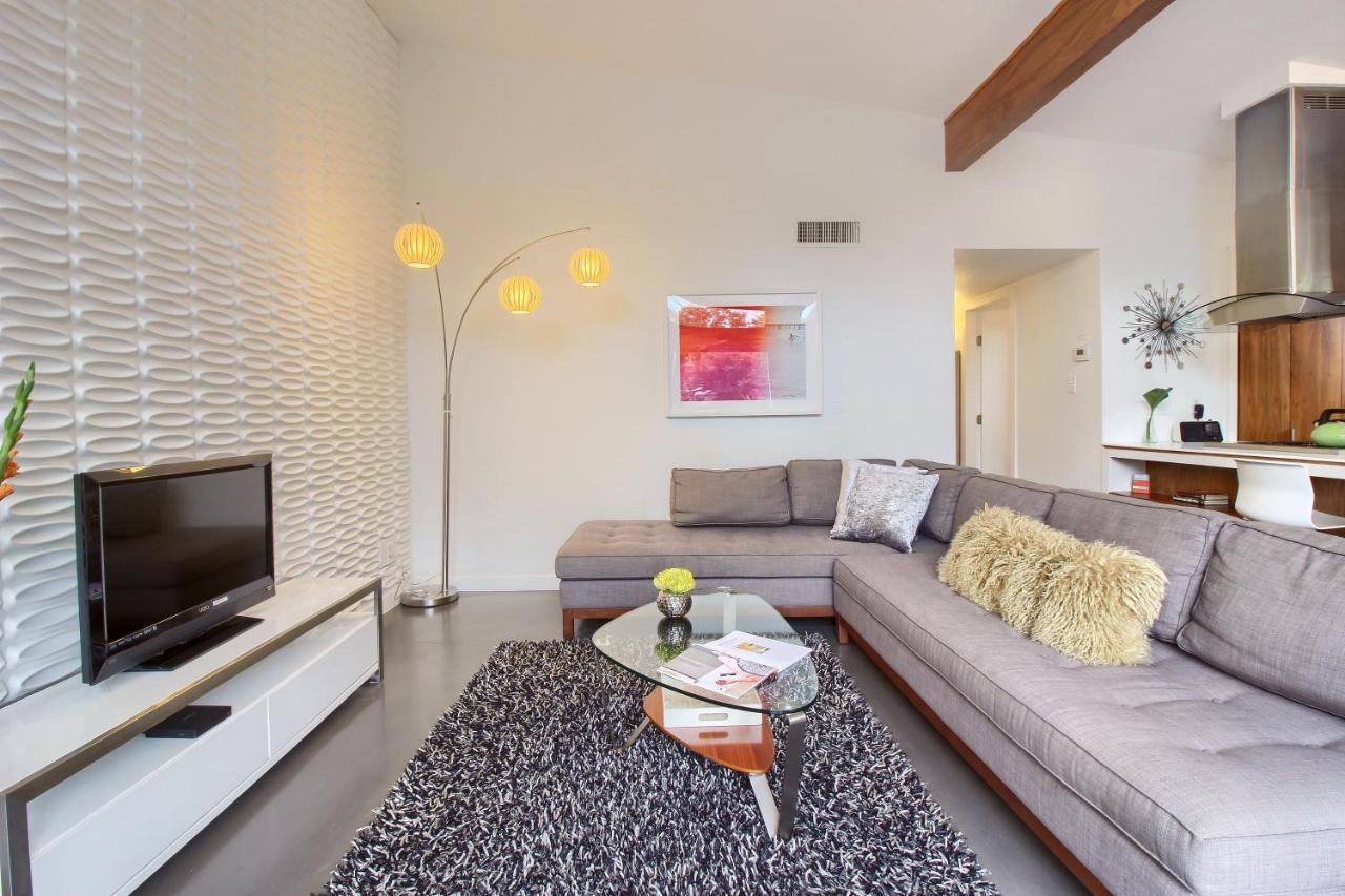 Quiet Mid Century Modern Retreat With Patio And Yard By Lodgewell * Austin