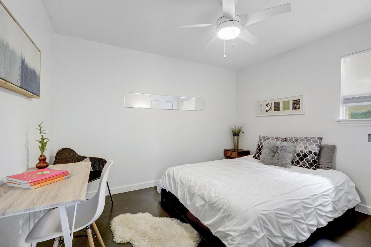 Holiday home Quiet Mid Century Modern Retreat With Patio And Yard By Lodgewell Austin