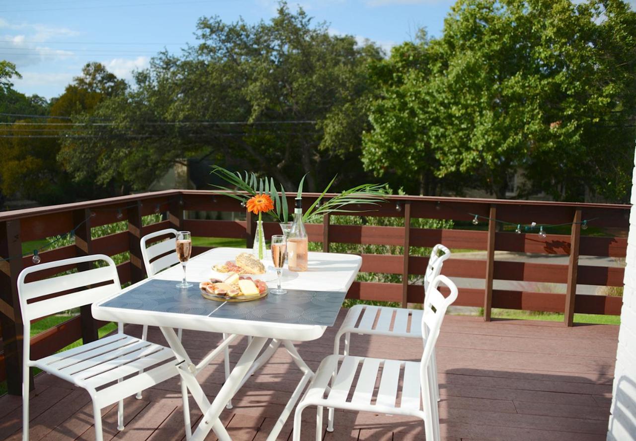 Quiet Mid Century Modern Retreat With Patio And Yard By Lodgewell Holiday home