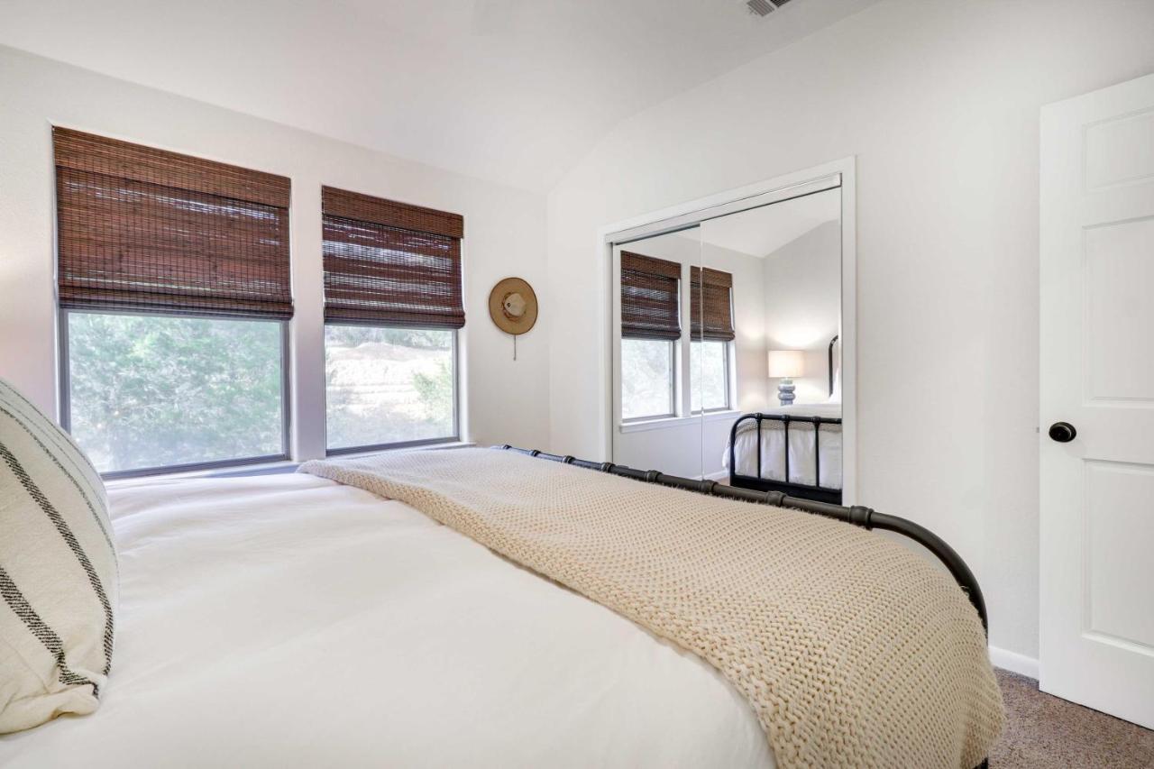 Getaway With Shaded Private Pool And Bbq Austin