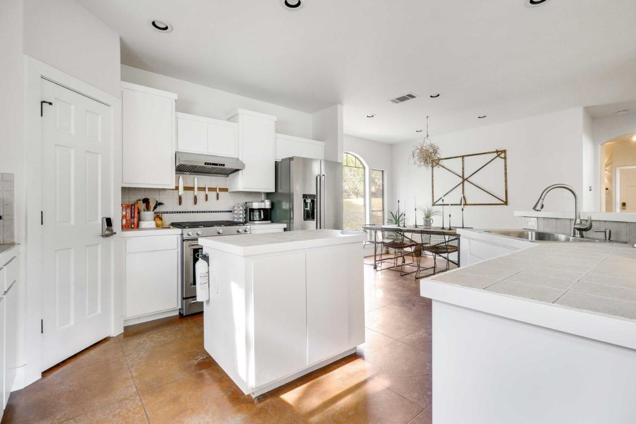 Getaway With Shaded Private Pool And Bbq Austin