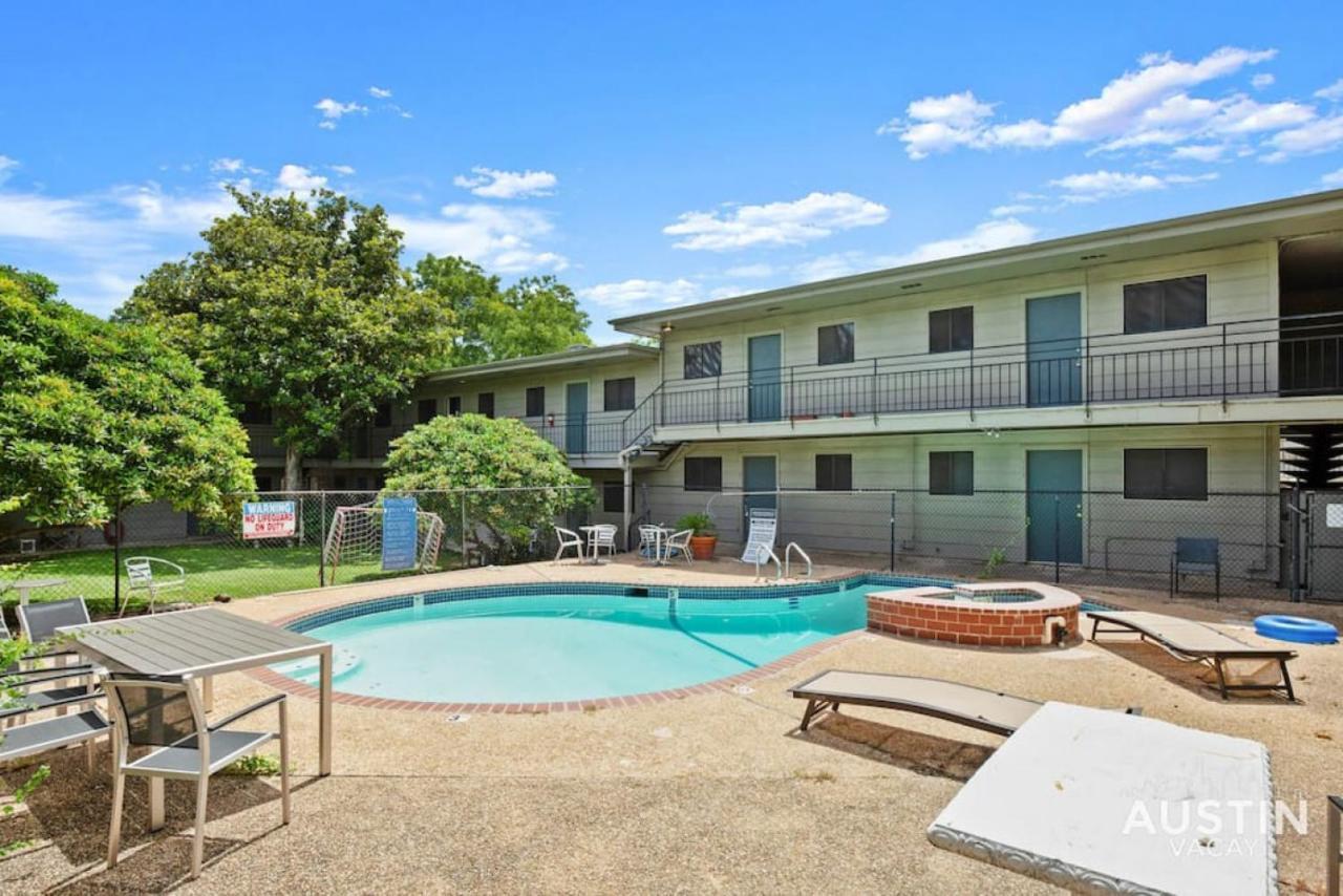 Easy Access To Ut Campus Shared Pool And Parking Austin