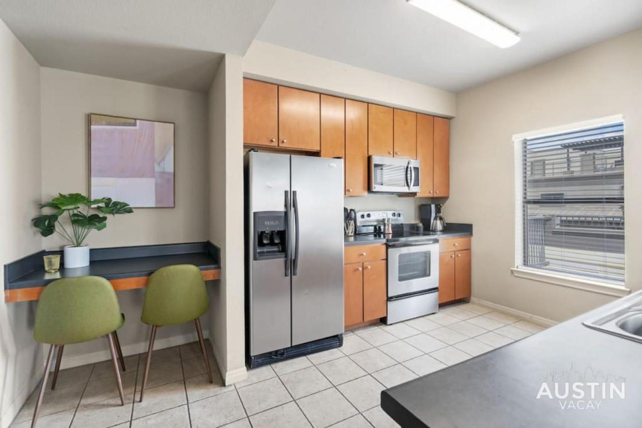 Perfect Location Near Ut And Large Patio With A View * Austin
