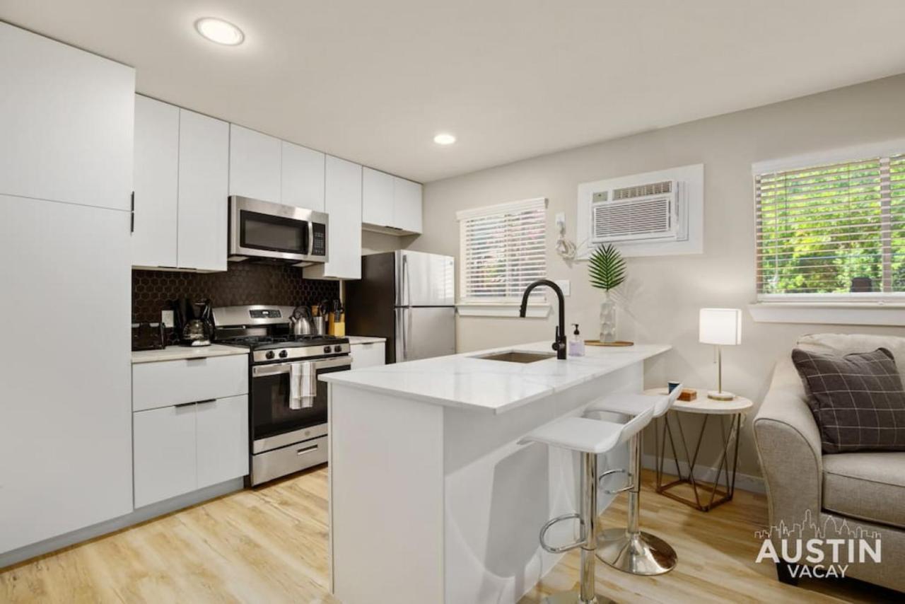 Easy Access To Ut Campus Shared Pool And Parking Apartment *