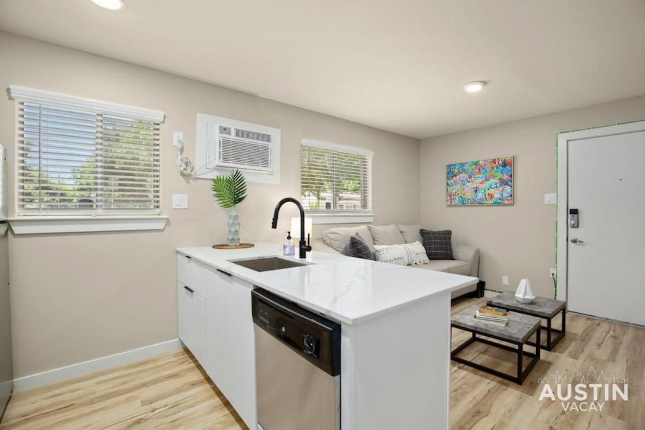 Easy Access To Ut Campus Shared Pool And Parking Apartment