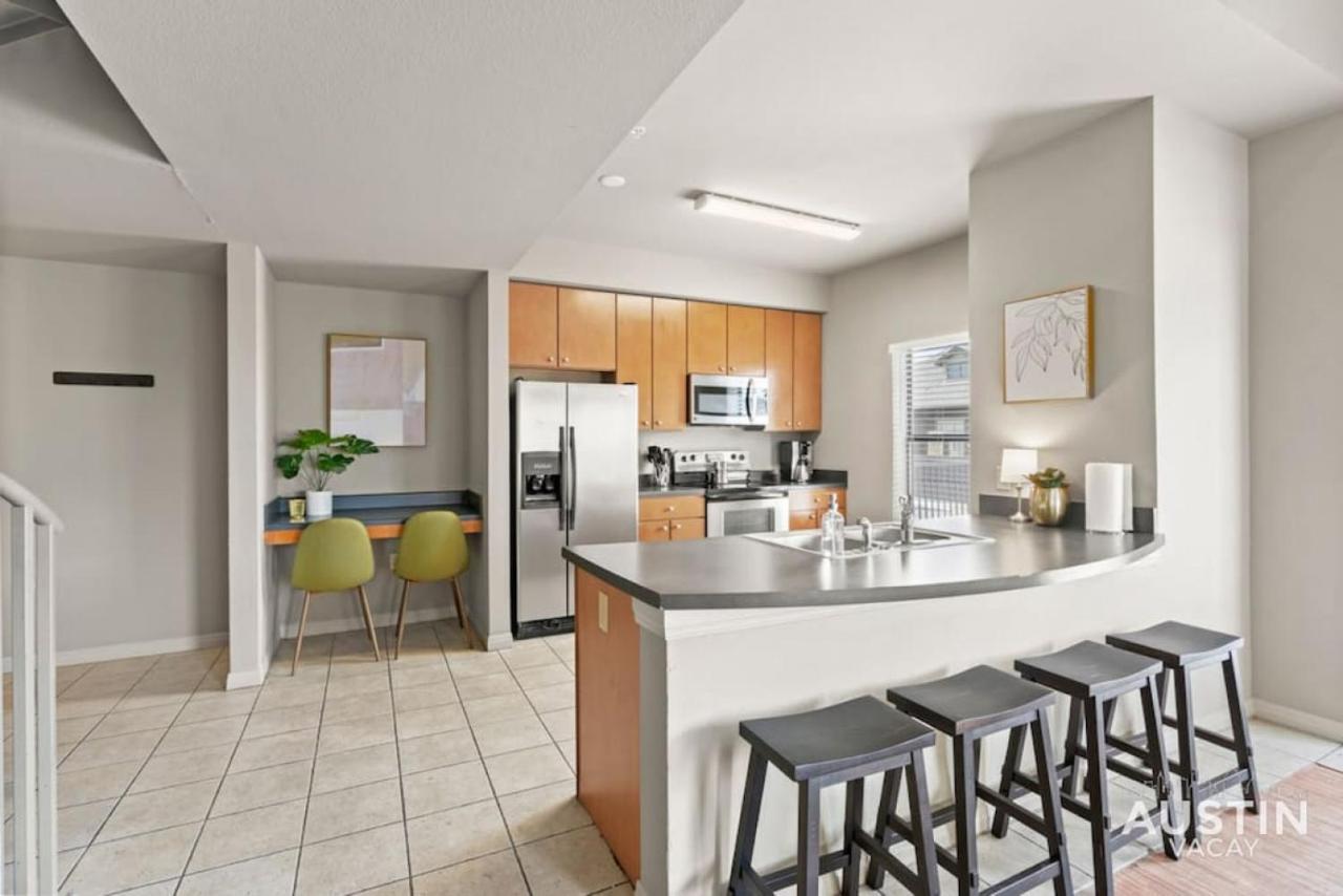 Perfect Location Near Ut And Large Patio With A View Austin