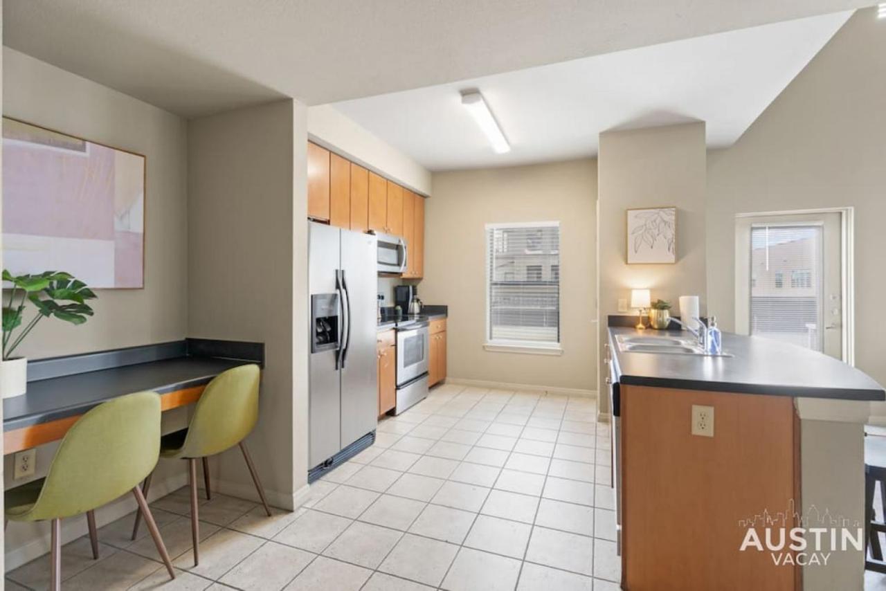Perfect Location Near Ut And Large Patio With A View Austin