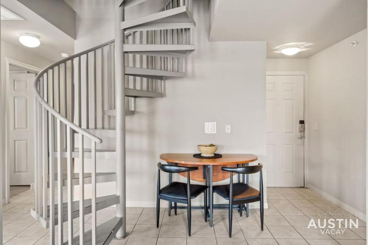 Perfect Location Near Ut And Large Patio With A View Apartment *