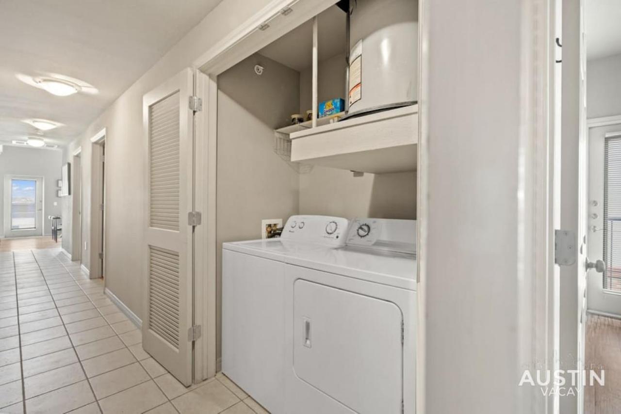 Perfect Location Near Ut And Large Patio With A View * Austin