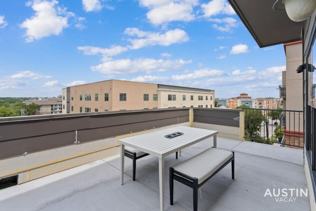 Perfect Location Near Ut And Large Patio With A View Apartment *