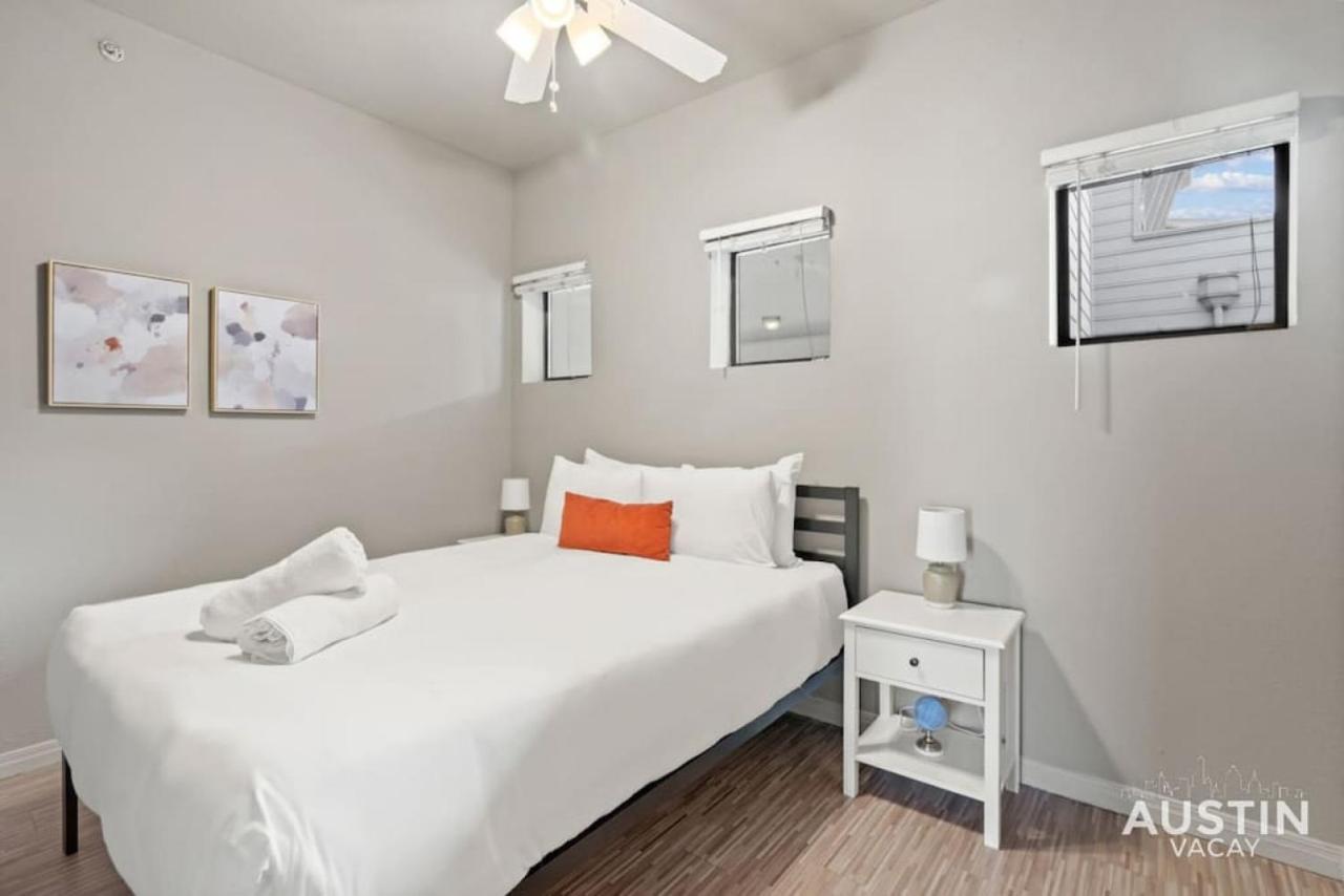 Perfect Location Near Ut And Large Patio With A View Austin