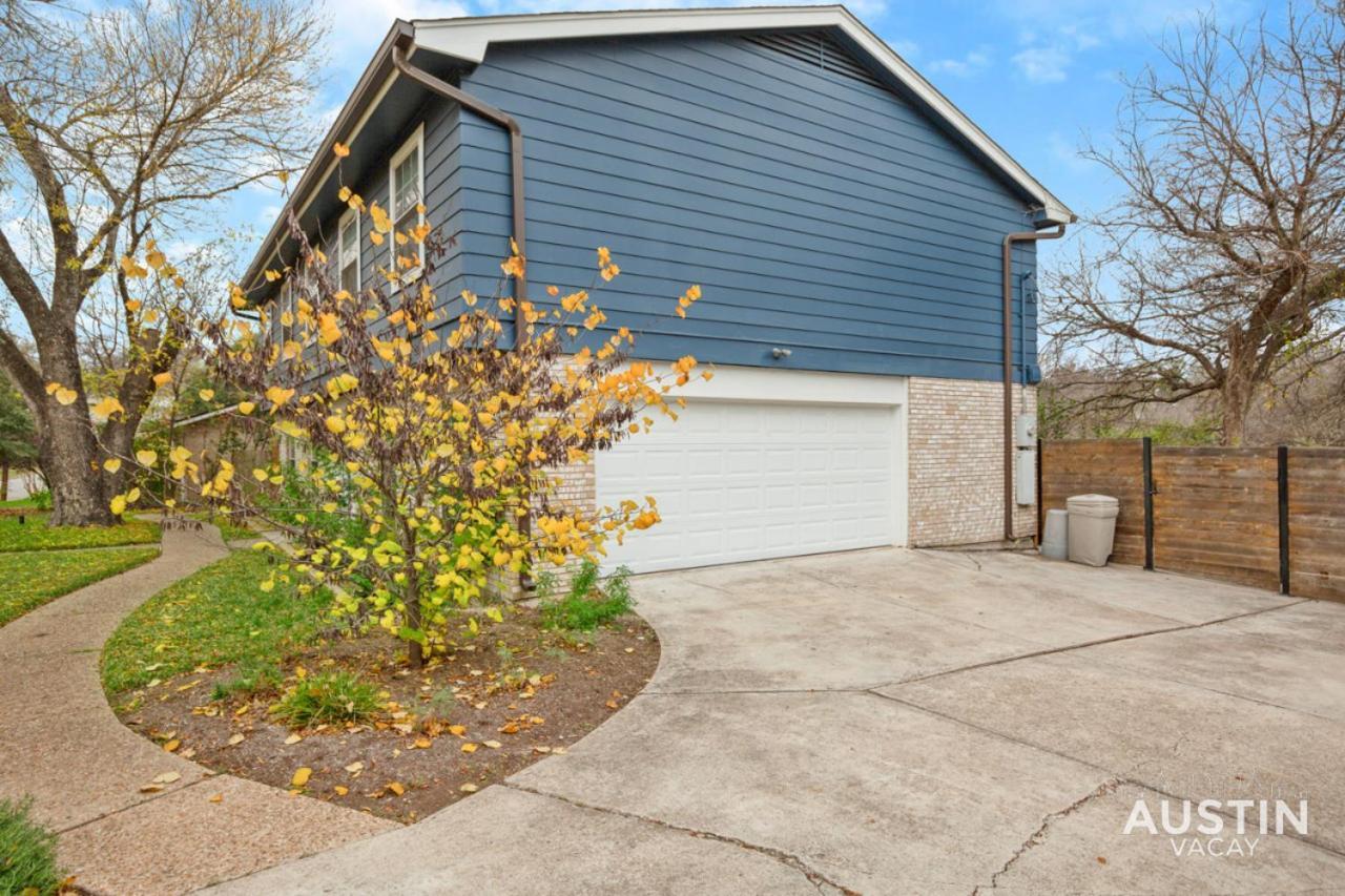 Entire Eastside W Space To Entertain And Yard * Austin