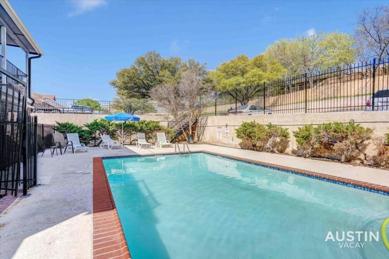 Cool Down On Riverside Free Parking And Shared Pool * Austin