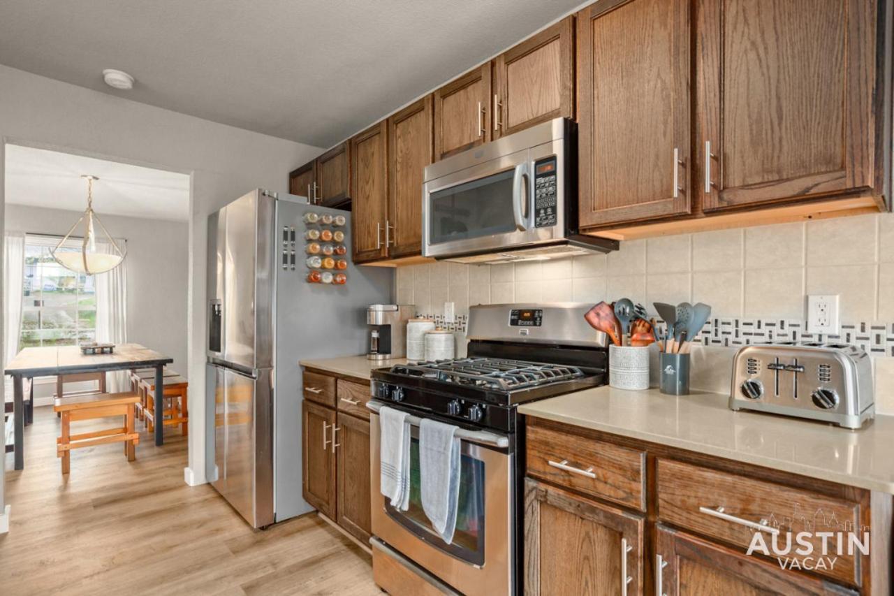 Entire Eastside W Space To Entertain And Yard *