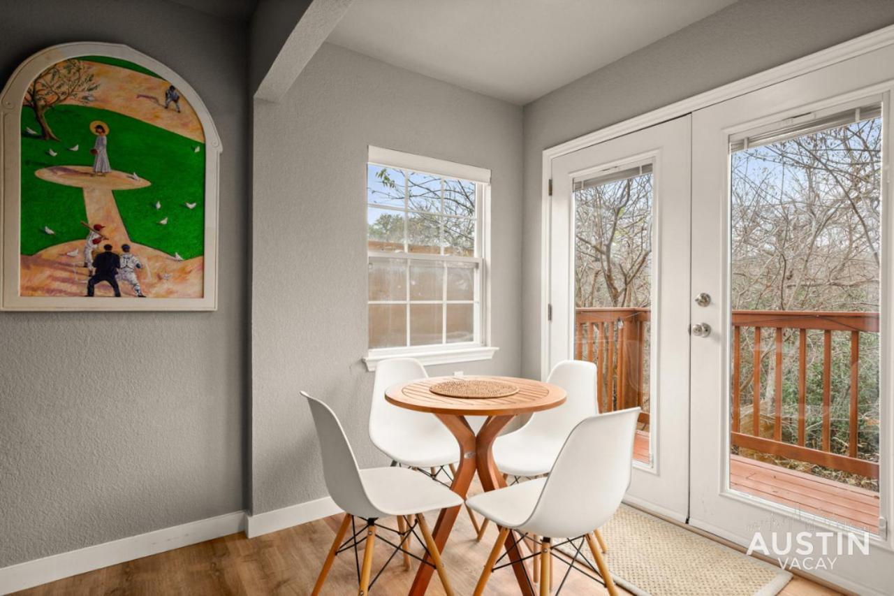 Entire Eastside W Space To Entertain And Yard *