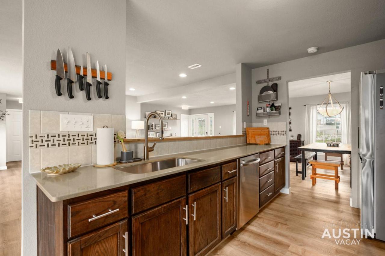 Entire Eastside W Space To Entertain And Yard