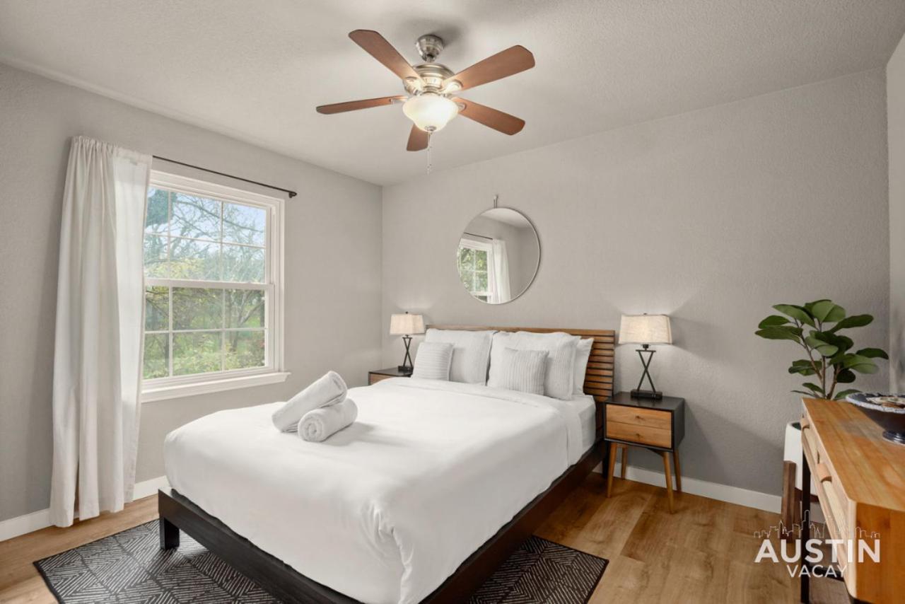Entire Eastside W Space To Entertain And Yard * Austin