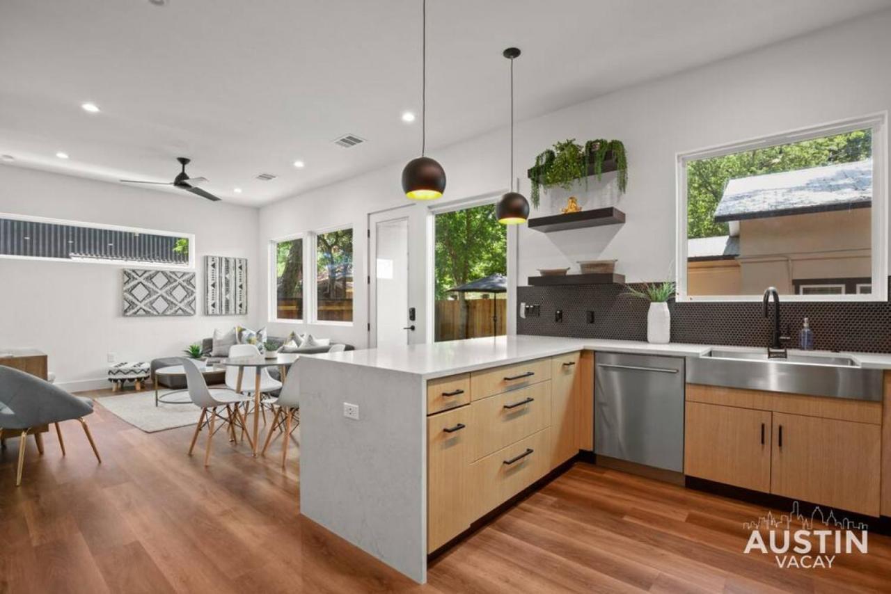 Super Stunning Back House W Terrace In East Chavez *