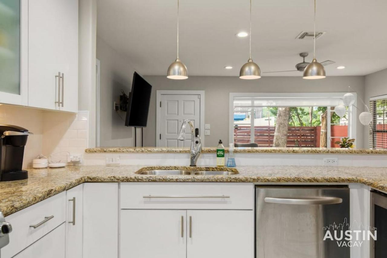 Gorgeous In Heart Of Zilker With Full Kitchen Holiday home Austin