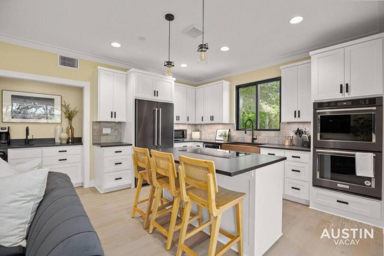 Stunning Two Living And 3-room Primary