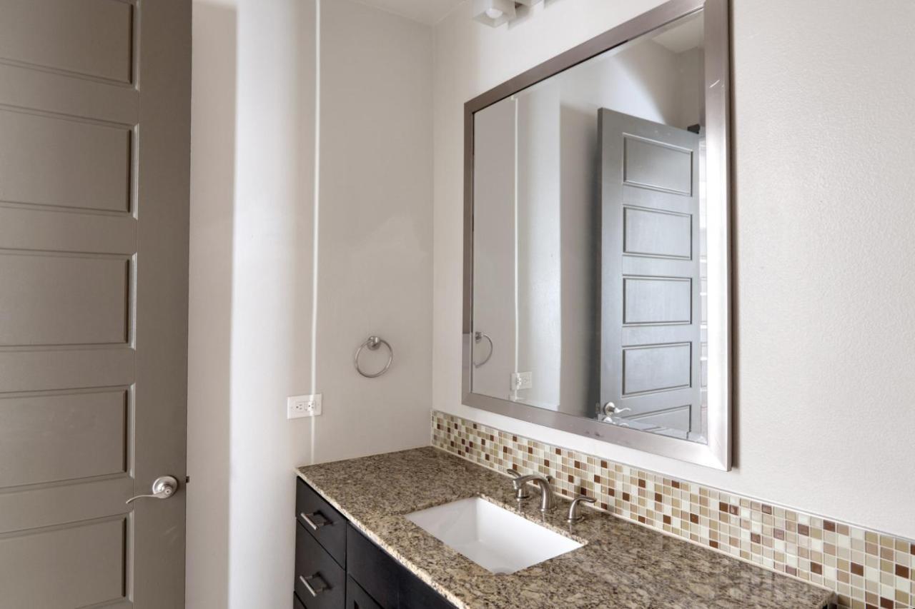 Apartment Domain 2br W Gym Pool Wd Nr Restaurants Atx-175 *