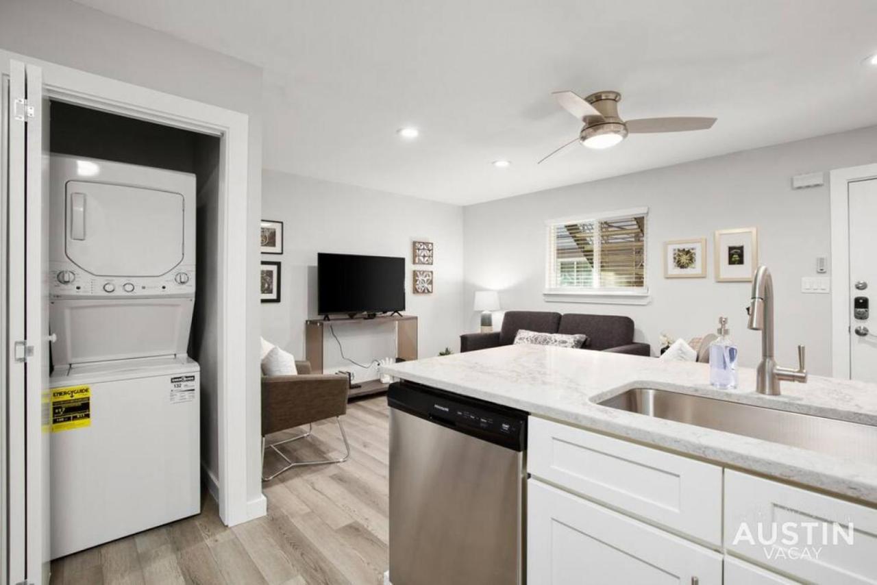 Apartment Recently Renovated Clarksville For 4 And Parking Austin