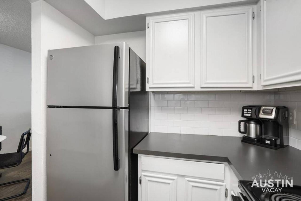Walk To Everything - Fun Hyde Park Space King Bed Apartment
