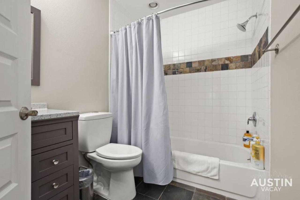 Gorgeous In Heart Of Zilker With Full Kitchen Holiday home Austin