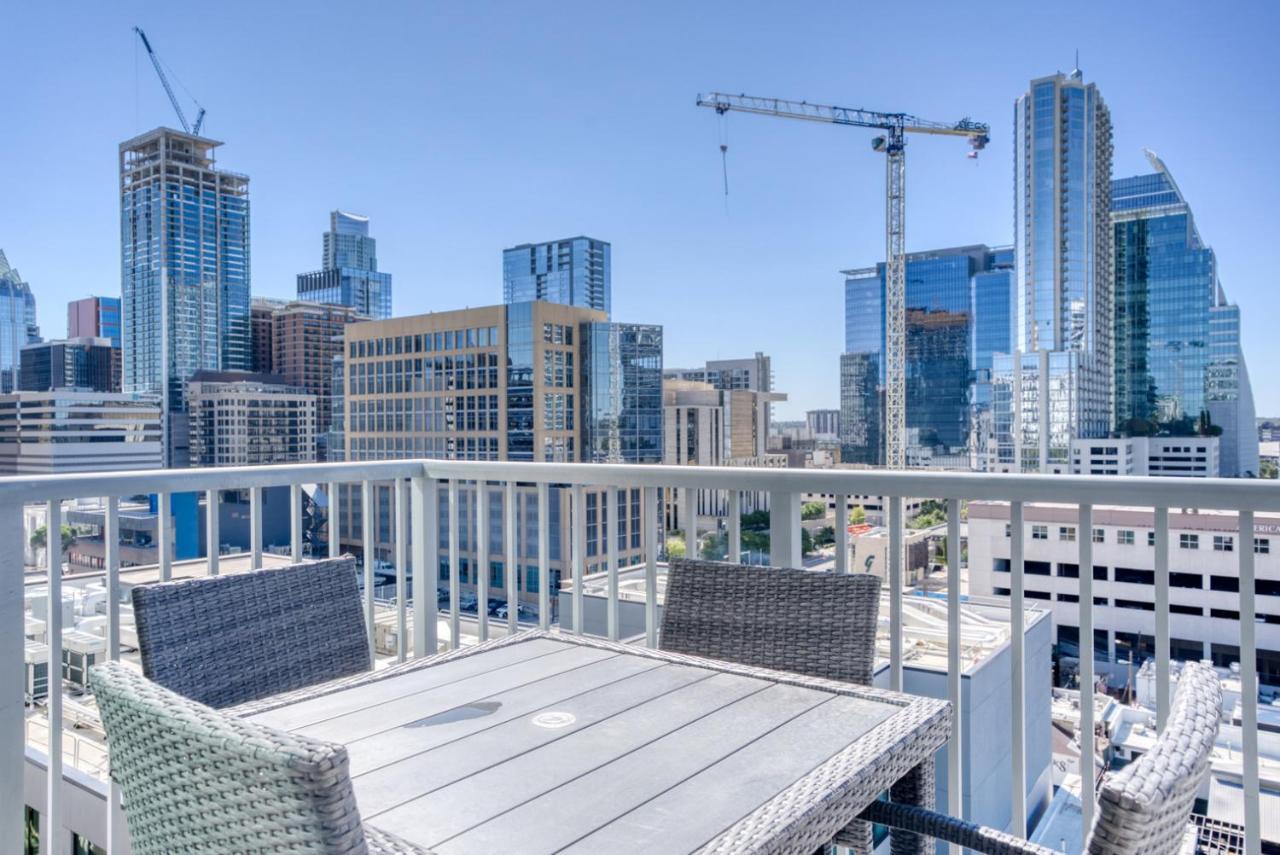 Downtown 2br W Gym Wd Pool Nr 6th St Bars Atx-7 Apartment